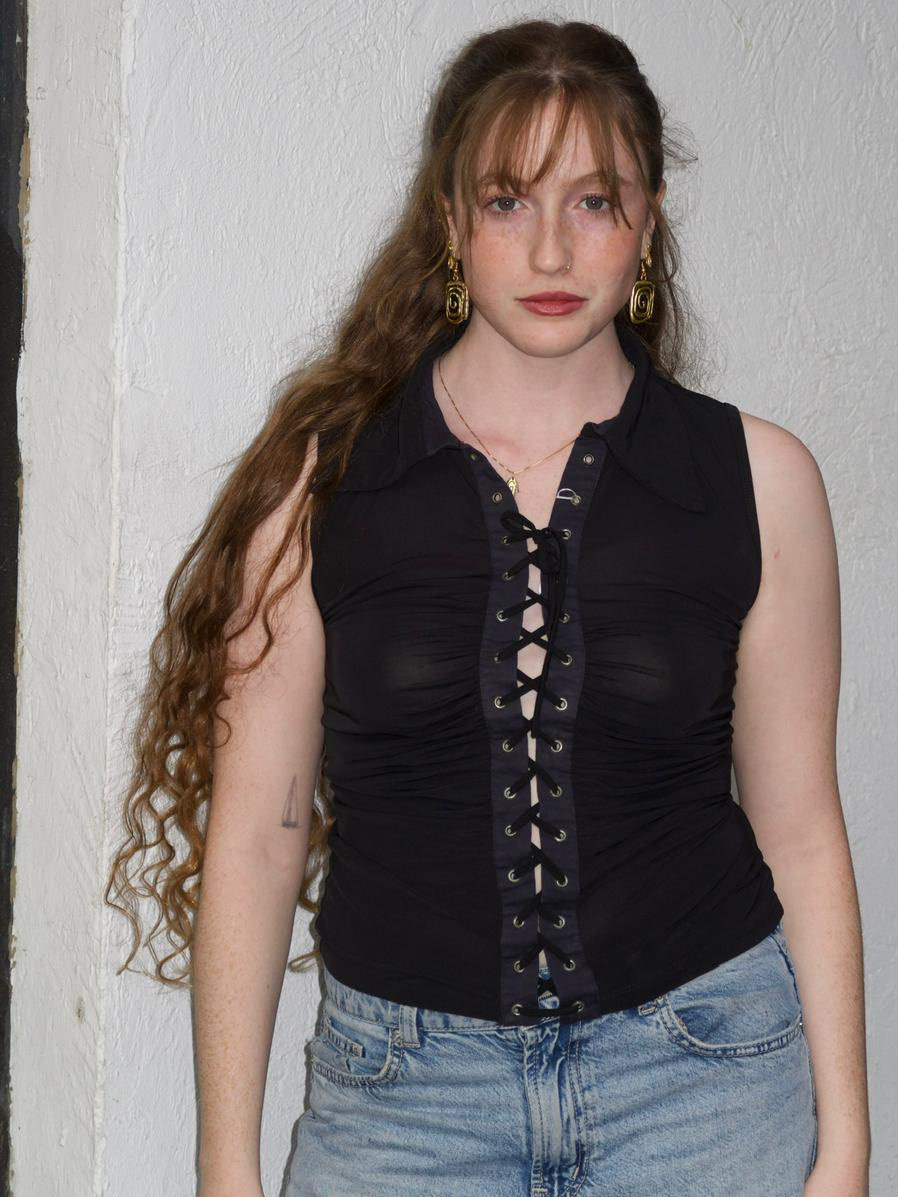 גופיה שחורה Y2K