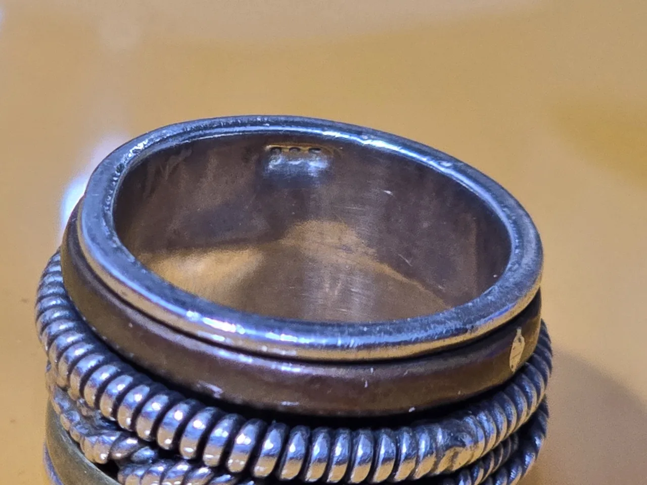 טבעת מסתובבת (Spinner Ring) כסף 925 חתומה מידה 8 משלבת בתוכה נחושת ופליז מראה רב גווני