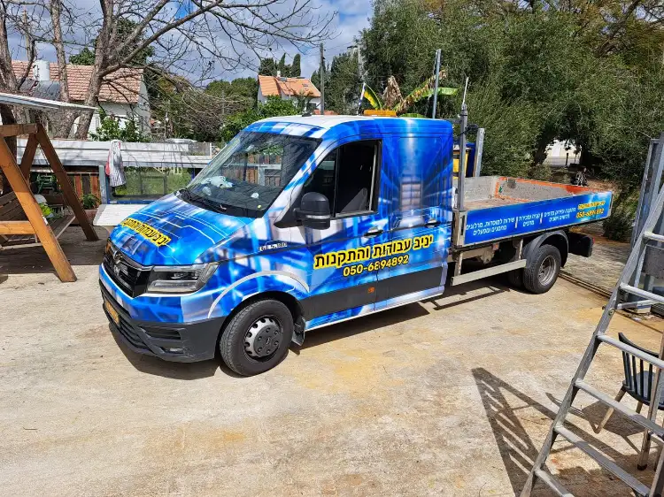 איך מתמודדים עם השמש בשילוט רכבים ?