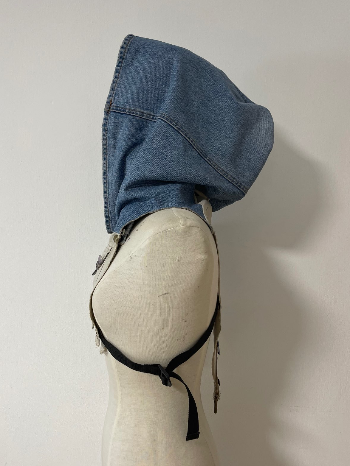 כובע עם כיסים