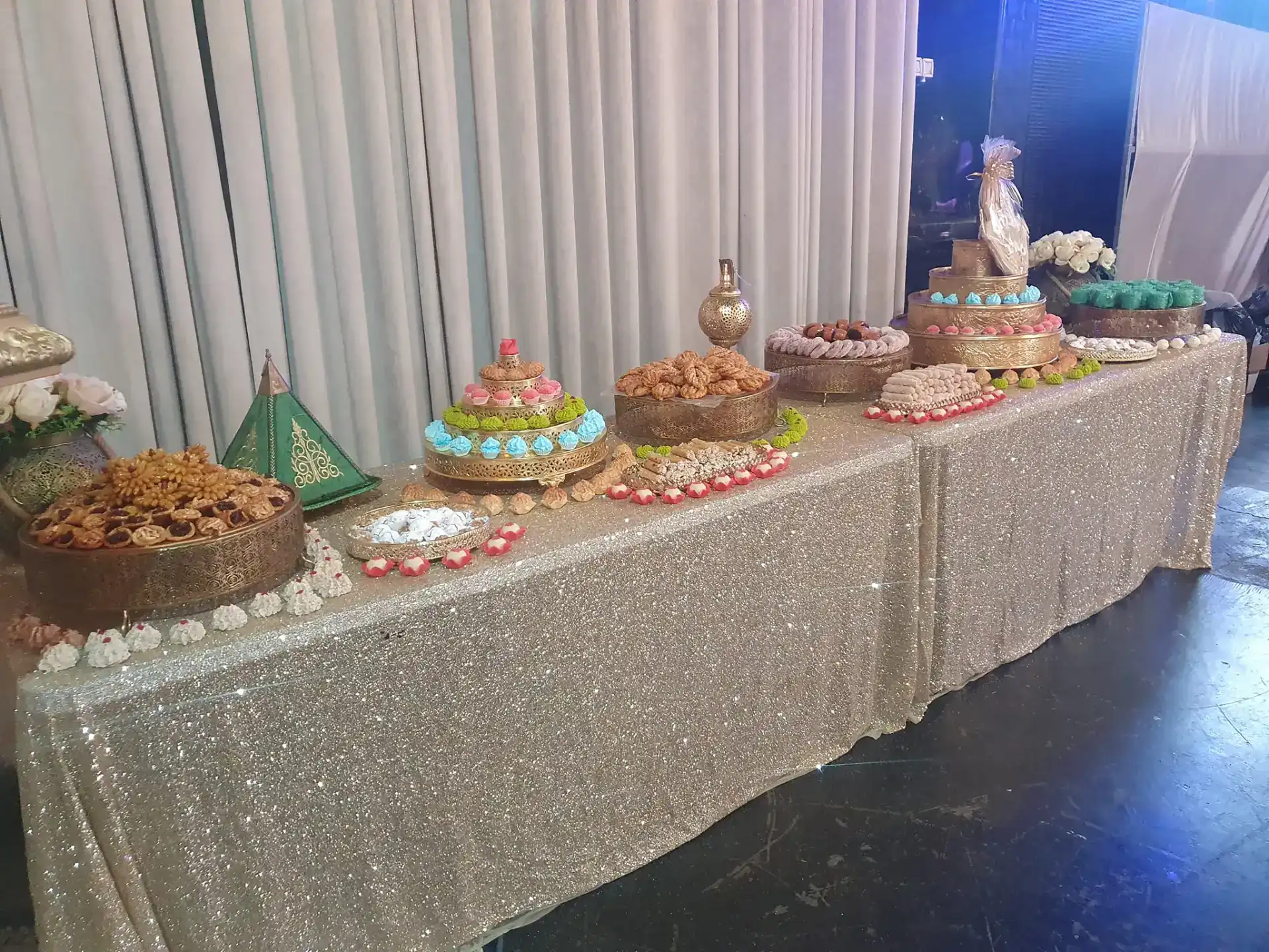 עיצוב שולחן עוגיות