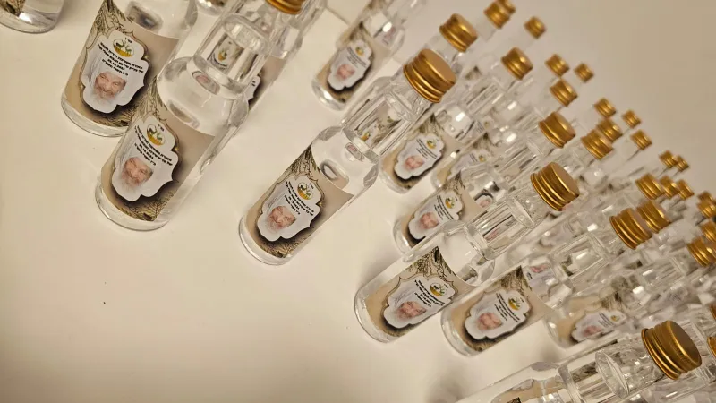 בקבוקוני ערק ממותגים