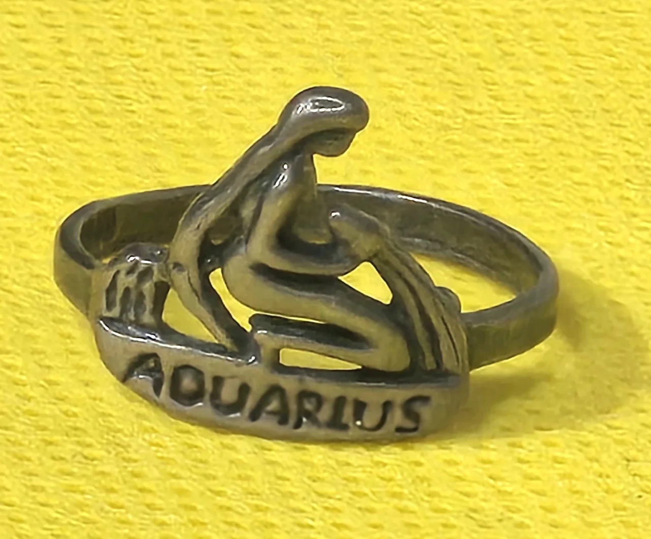 טבעת לאישה מכסף חתומה 925, מזל דלי- AQUARIUS, משקל 2.58 גרם. 2.58 גר'