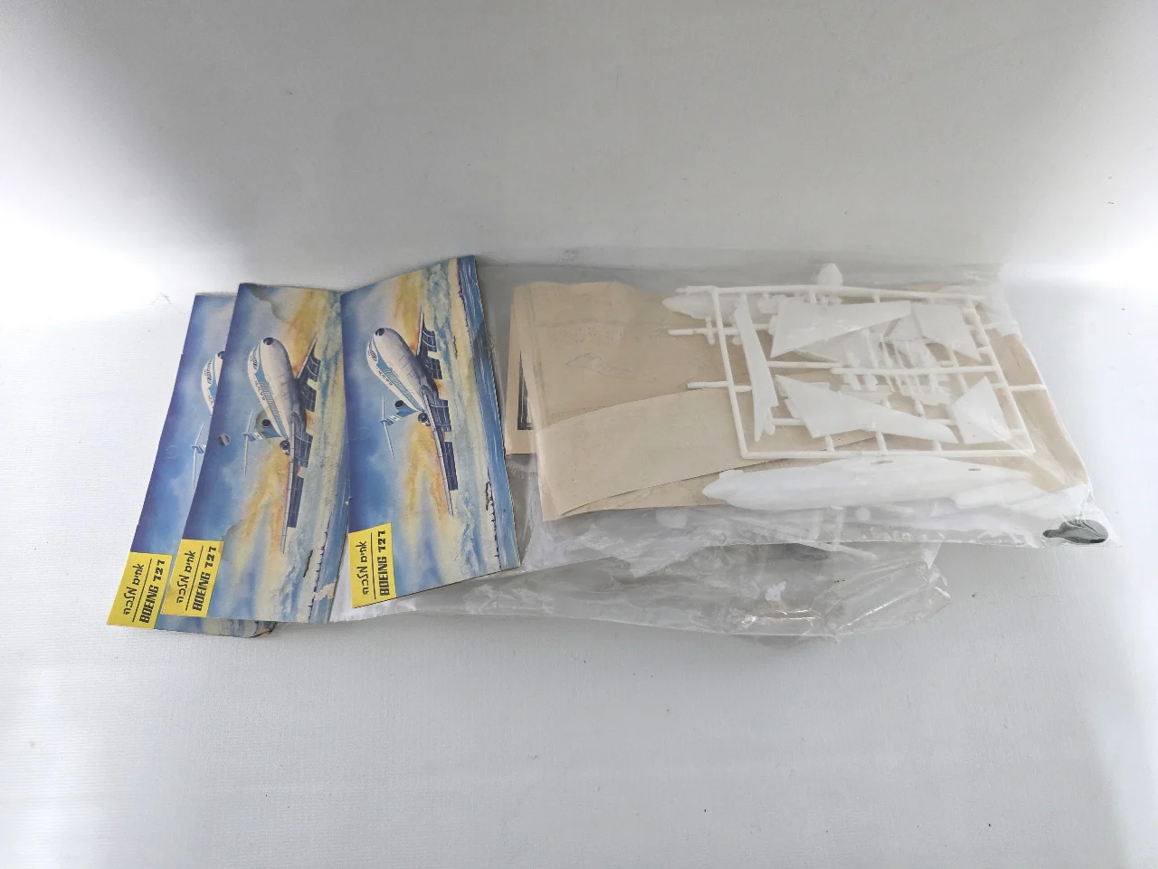 שלושה דגמים של בוינג 727 אל על להרכבה