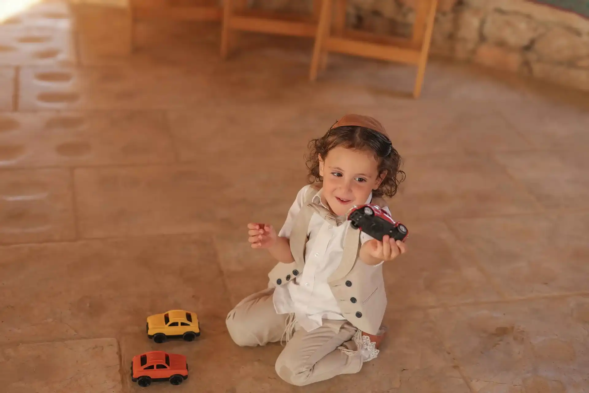 נפתלי  במבנה אבן עתיק