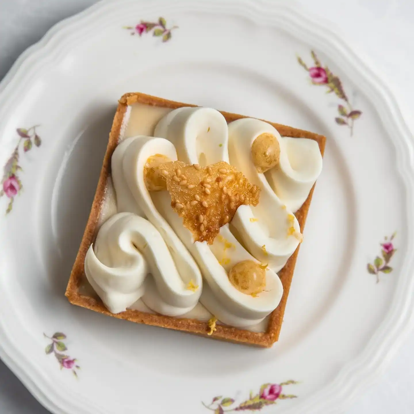 טארט ריבועי עם שכבת קרם