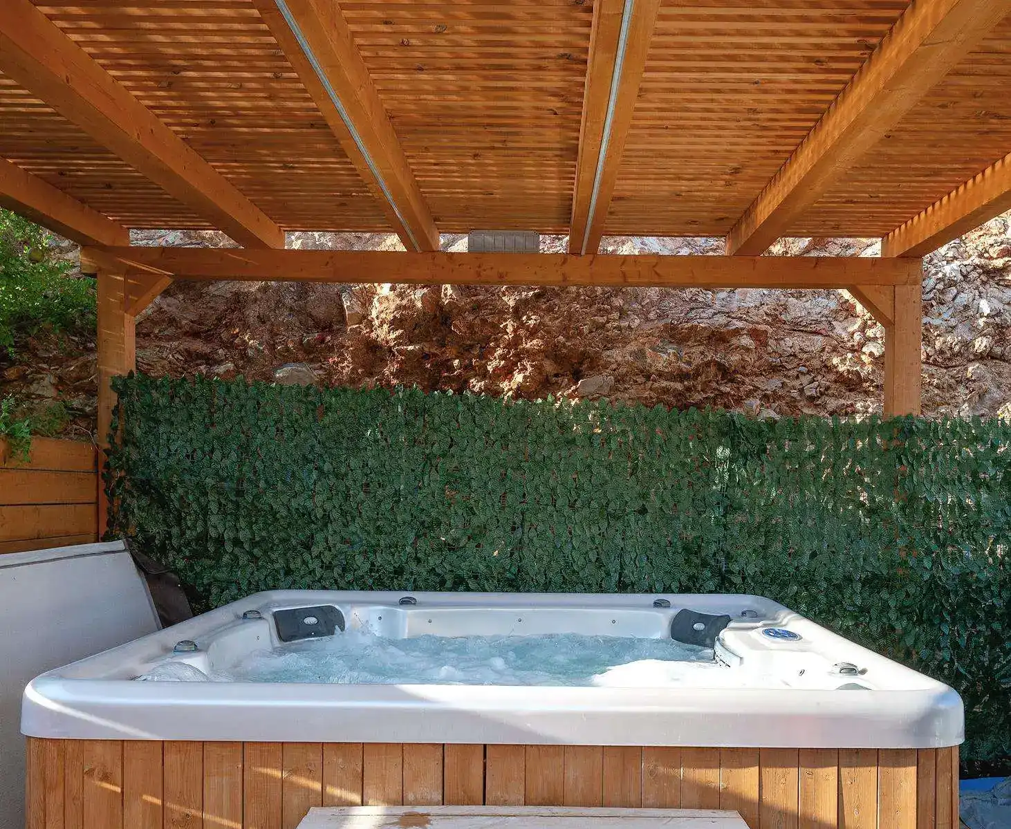 אירוח בוילת האבן - עד 15 אורחים