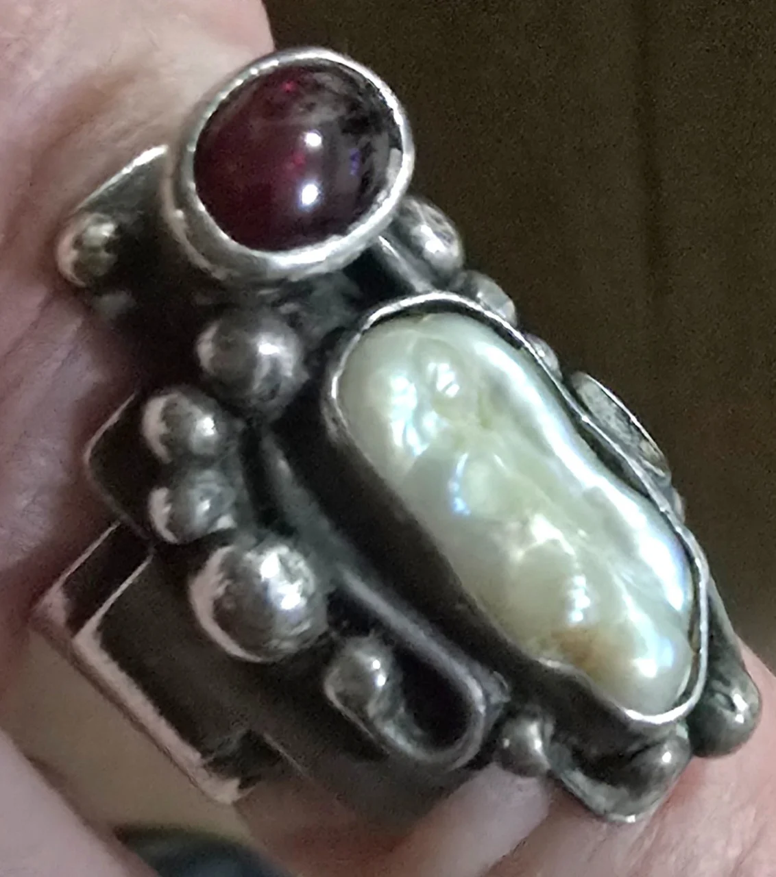 טבעת כסף 925 חתןמה משובצת במרכזה בפנינה מאורכת אחת ויחידה.. בארוק ואבן גראנט אדןמה סגנון בוהו מידה 5.5/6