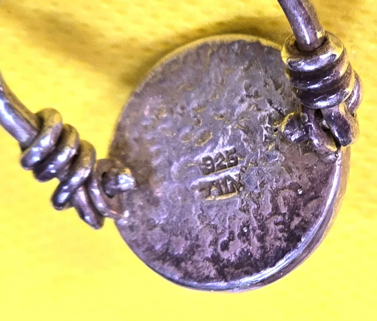 טבעת כסף עם שיבוץ של אבן אוניקס עגולה מידה 8