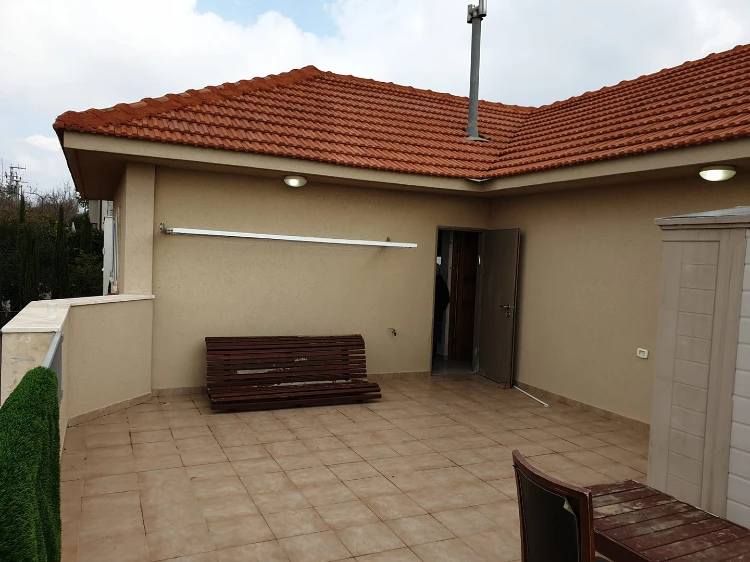 התקנה וחידוש של גג רעפים