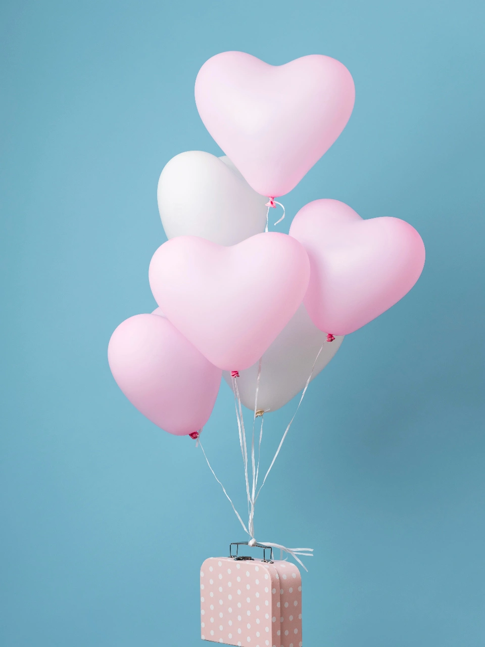אריזת מתנות עם בלונים – כשההתרגשות מתחילה עוד לפני הפתיחה