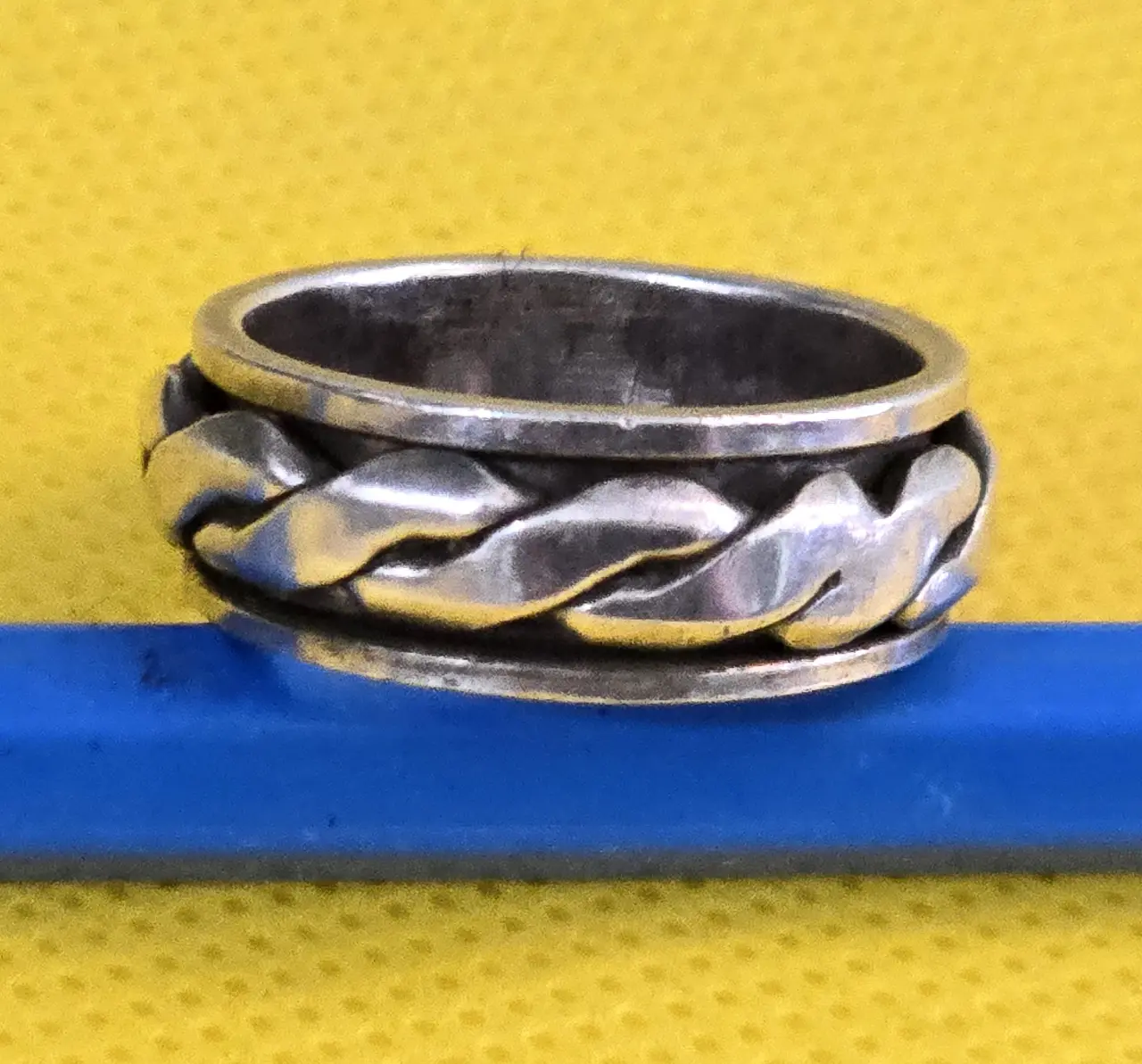 טבעת וינטג' כסף סטרלינג 925 מסתובבת,  משקל: 8 גרם. עבודת יד. חתומה: 925 מידה 8