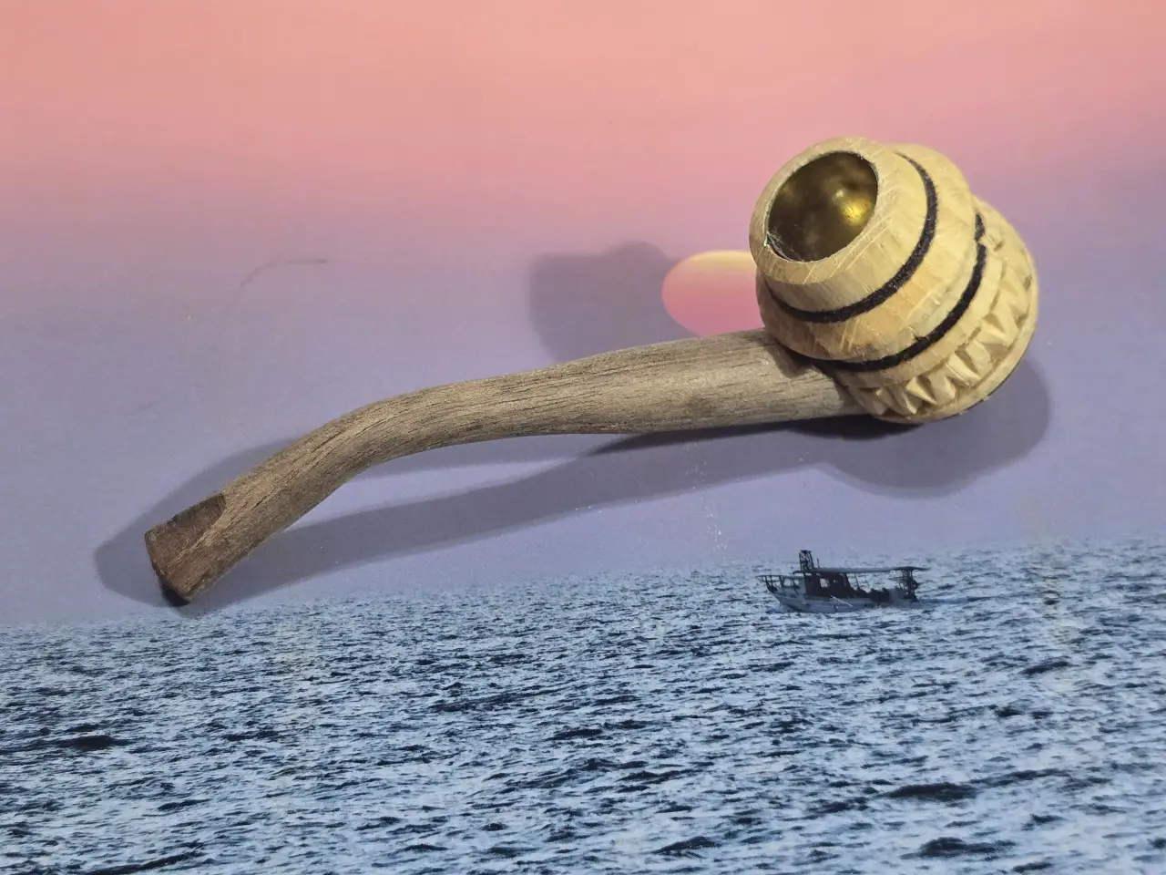Pipe מקטרת מגולפת מעץ מלא עבודת יד. מצב כחדש, לא היתה בשימוש. אורך - 11.5 סמ