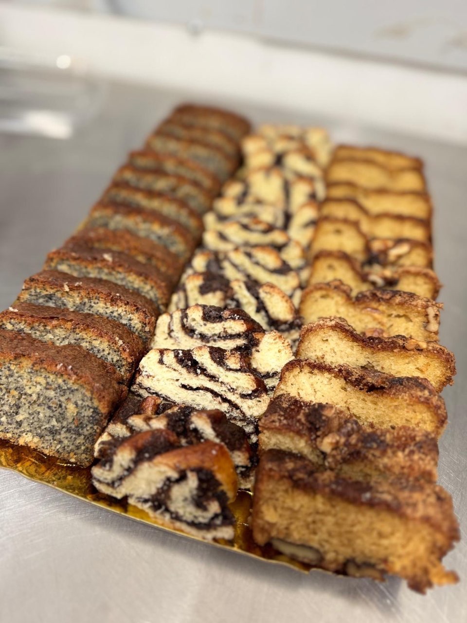 מגש עוגות בחושות