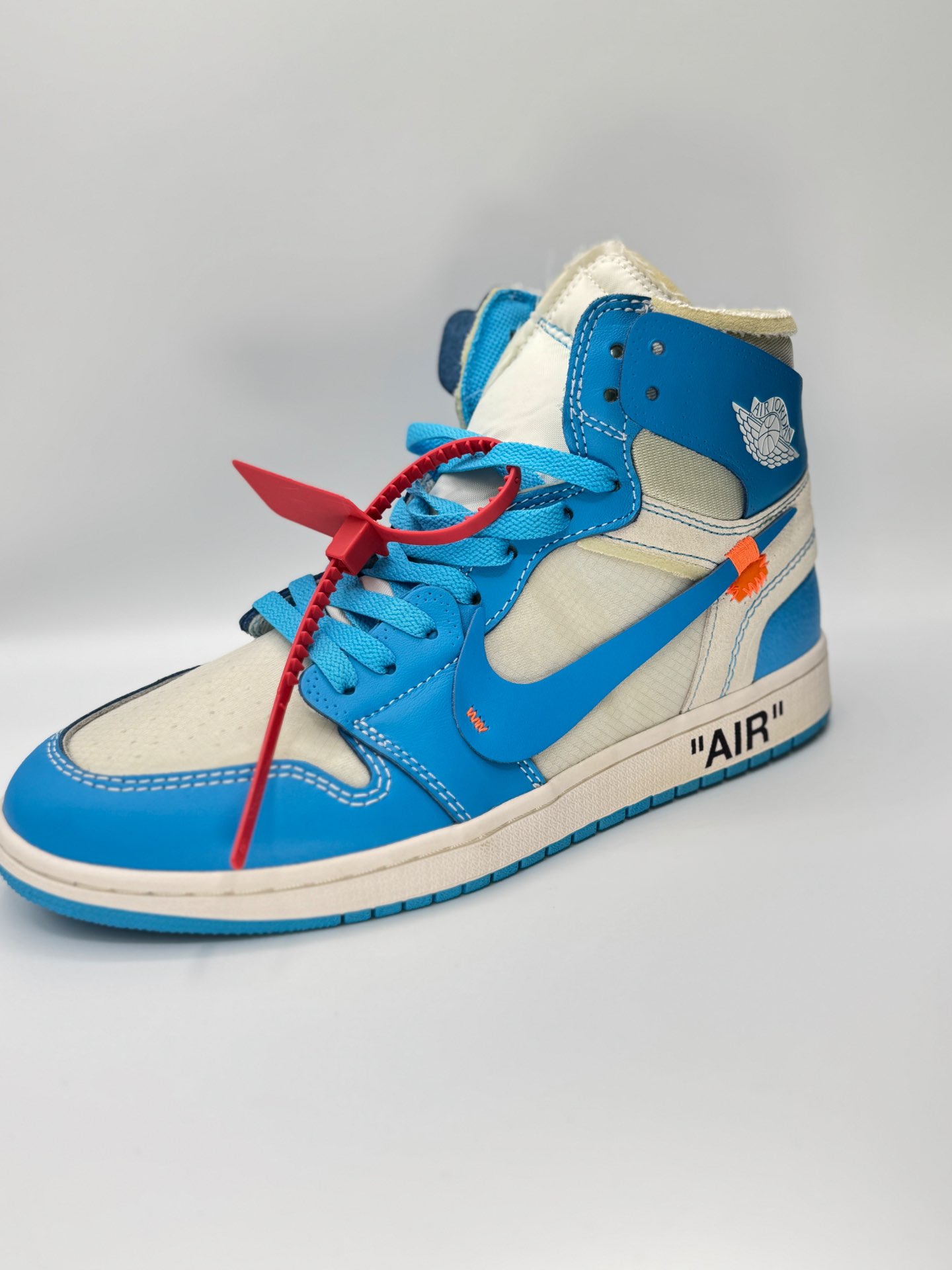 “Jordan 1 Retro high  “Off-White University Blue