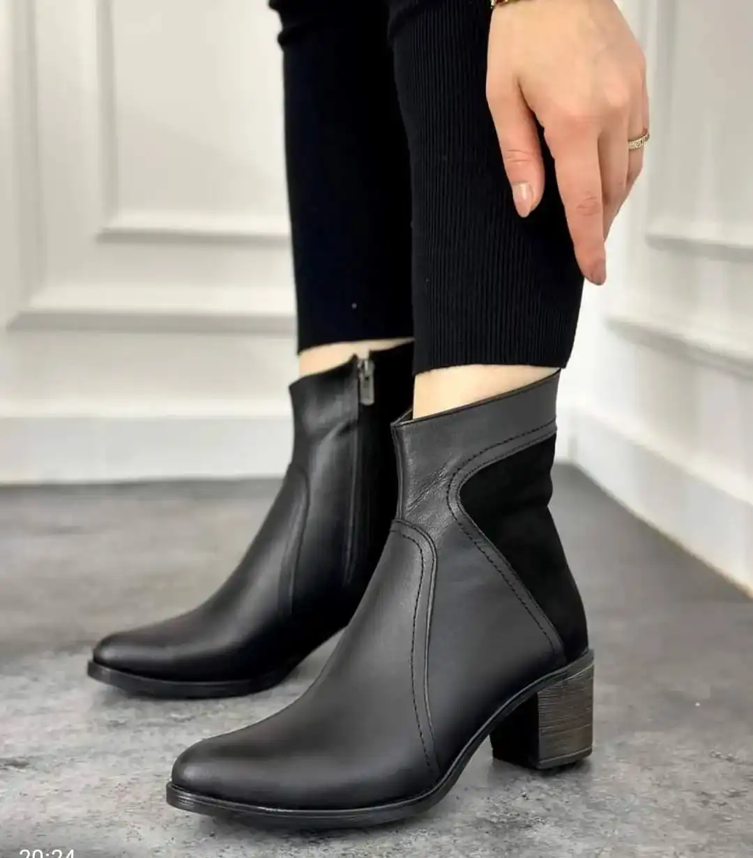 מגפי קרסול עם עקב