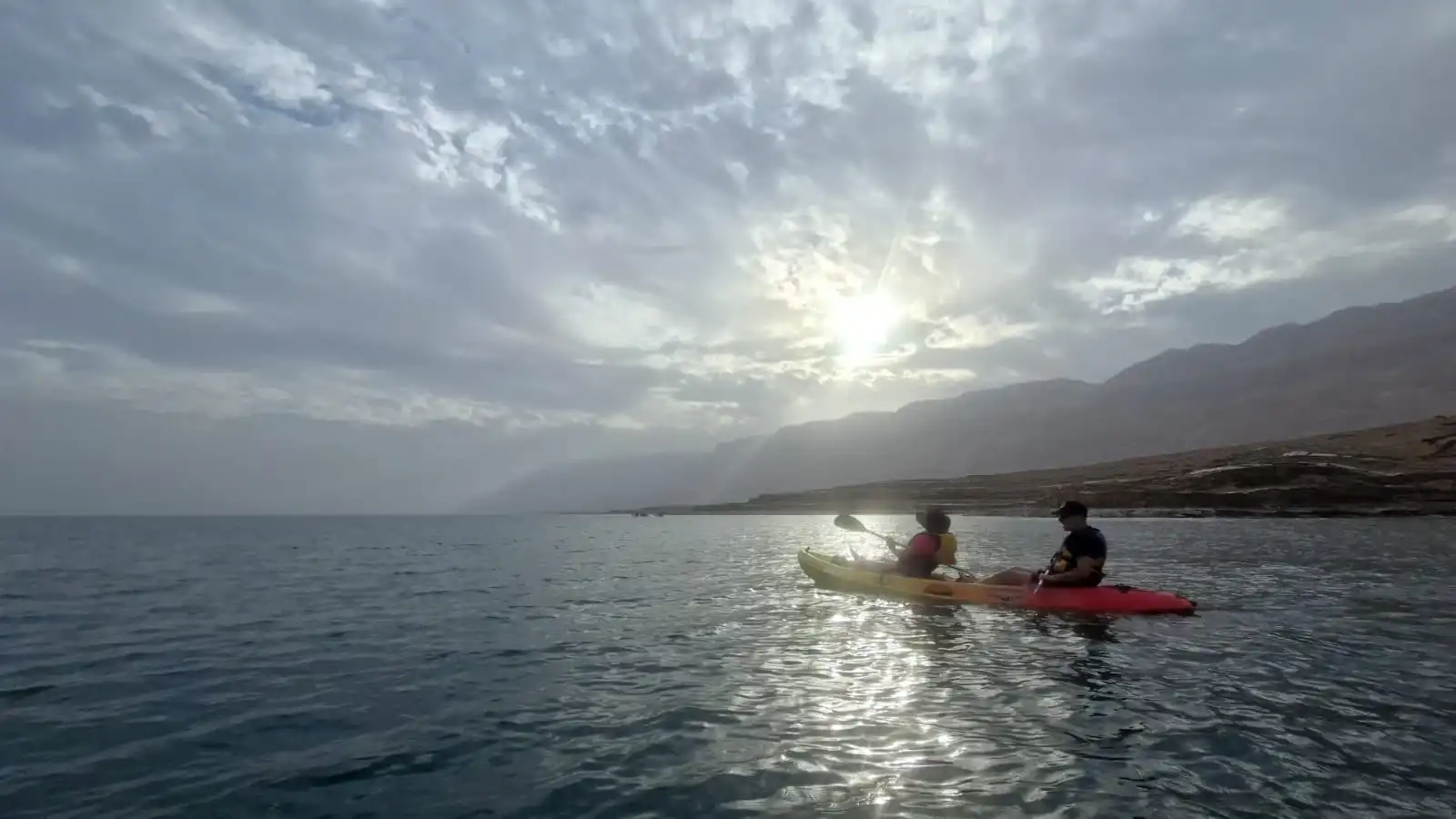 למה קיאק הוא הדרך הכי עוצמתית לחוות את ים המלח