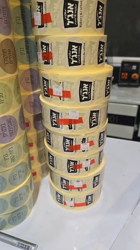 מדבקות ויניל בגדלים שונים