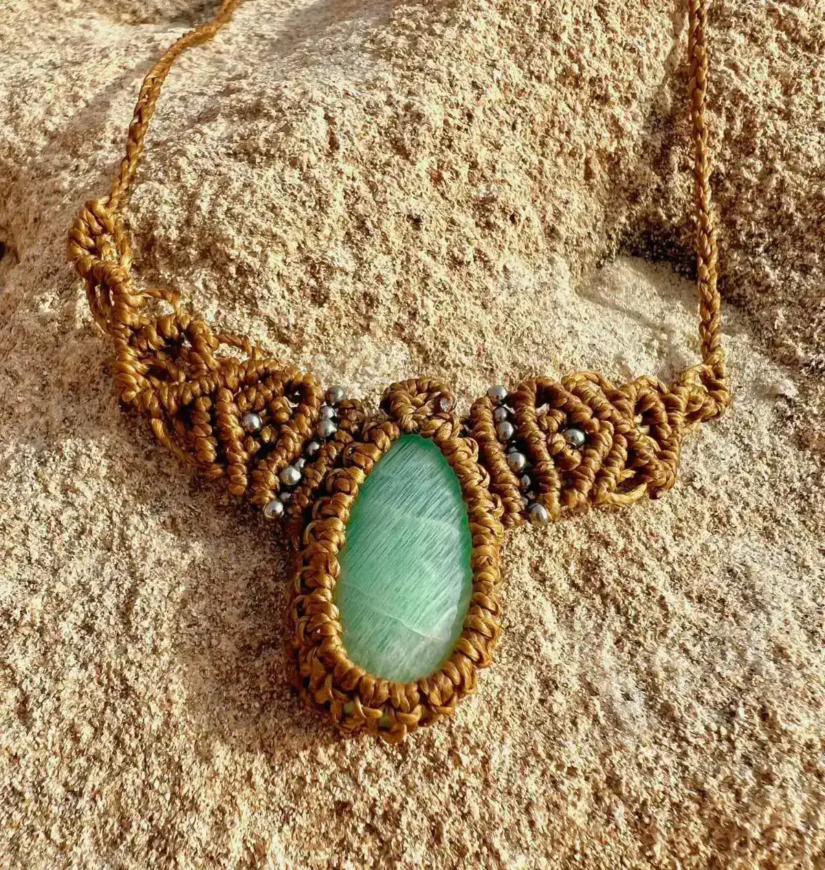 תכשיטי מקרמה בעבודת יד – למה הם שונים מכל תכשיט אחר