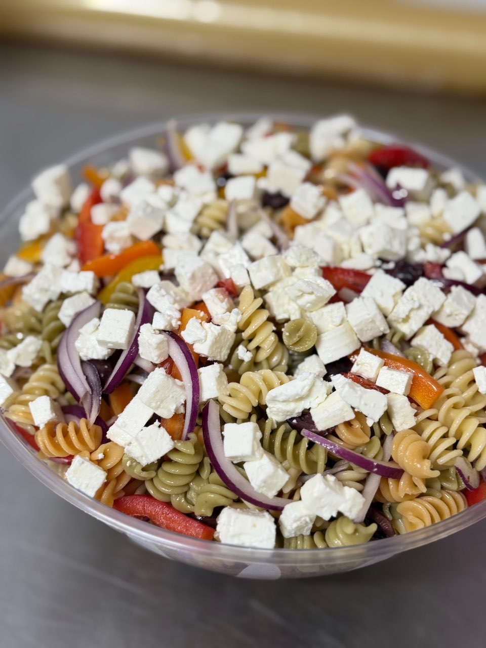 סלט פסטה קר ברוטב פסטו