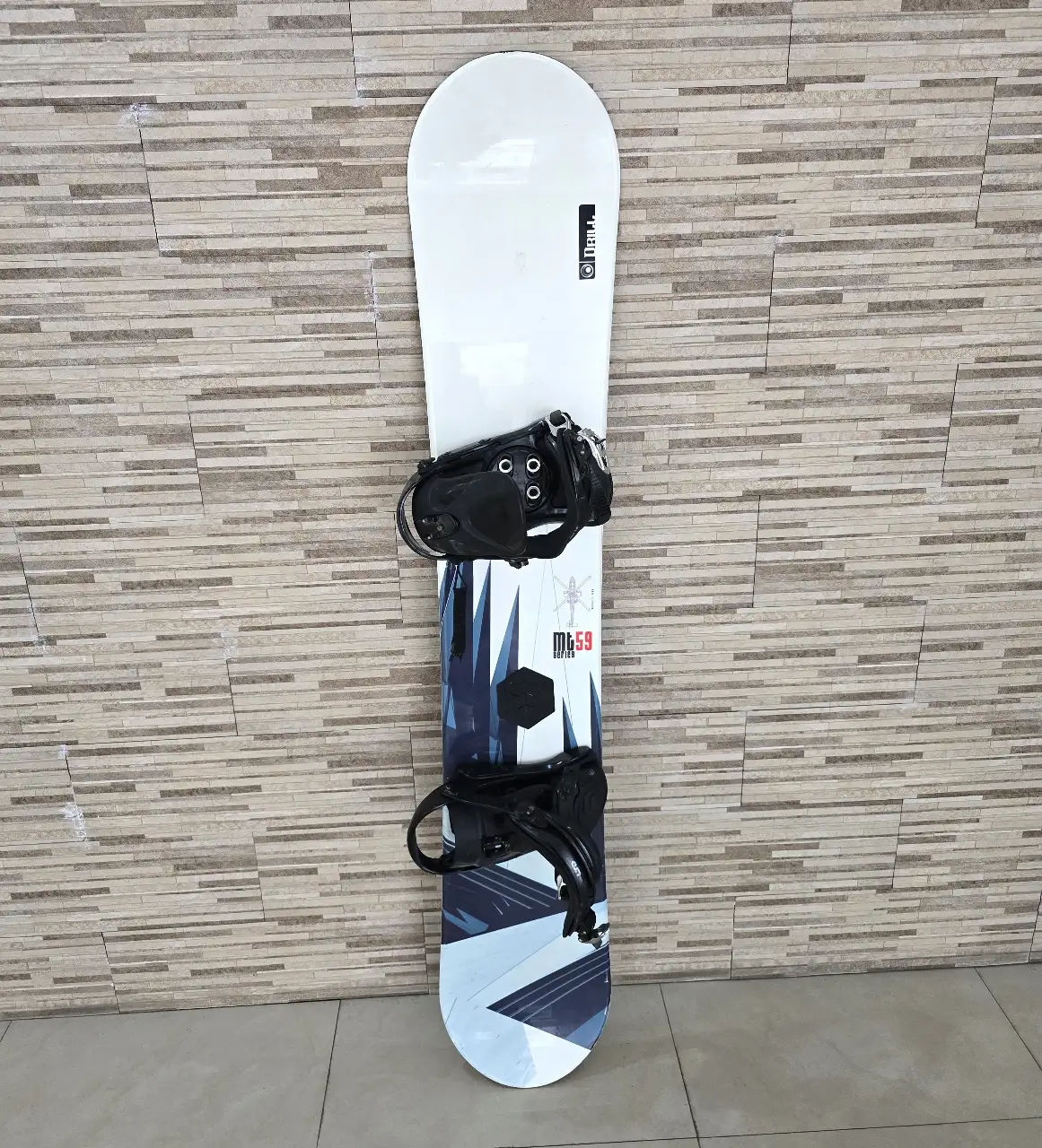 גלשן שלג(snowboard) הכולל בנדאז'ם(תופסני נעלים) זהו ציודספורט המיועד לגלישה במורדות הרים מושלגים דגםMT 59W TURL 159 XWN