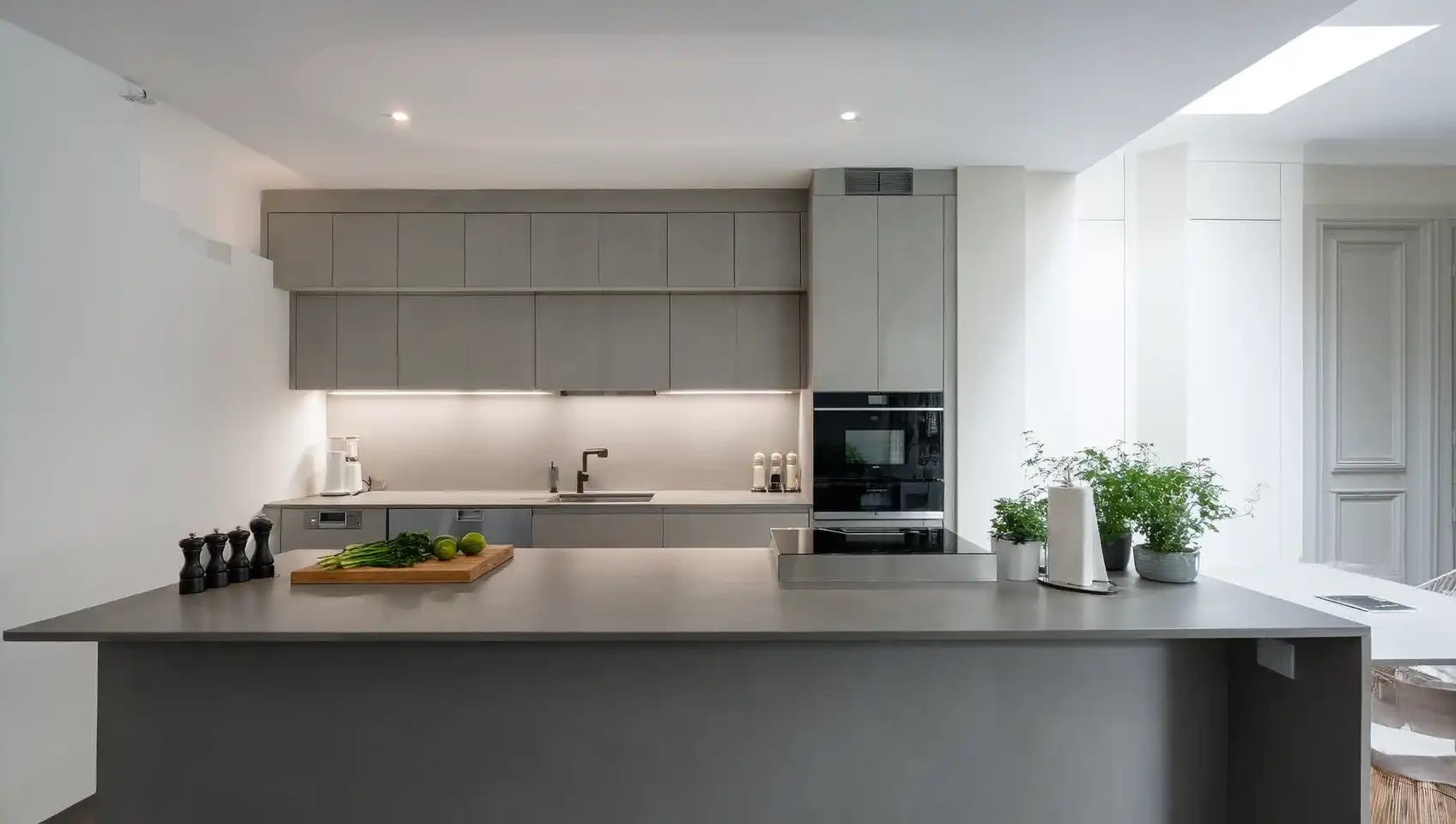 מטבחים כהים בהתאמה אישית | RAN KITCHENS