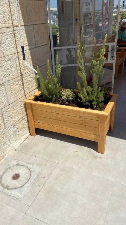 אדניות מעץ מלא ניתן להזמין בהתאמה אישית 