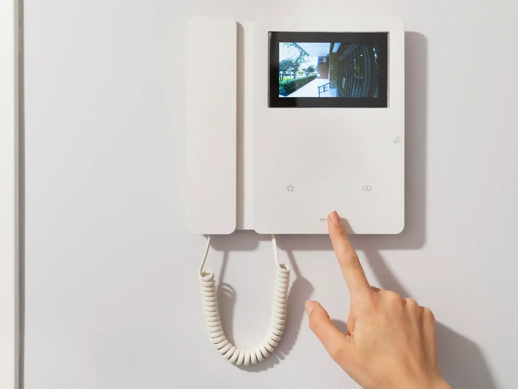 התקנת אינטרקום – פתרון מתקדם לשליטה וביטחון בכניסות