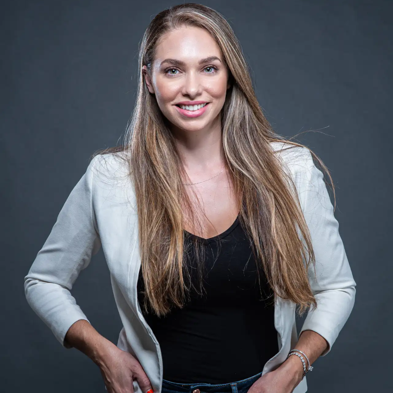 קצת עלינו || POSE FREELACE MODELS