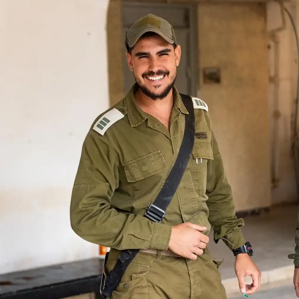 המקום בִּשְׁבִיל גיא- בשבילו, בדרכו.