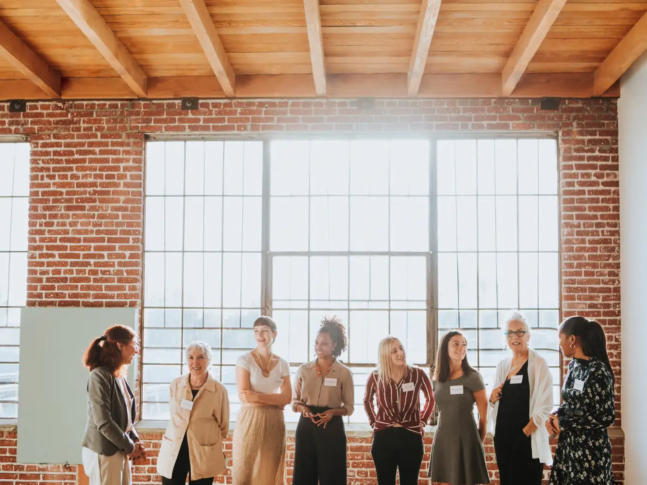 קצת עלינו || מקשיבים – מרחב אימוני יוצר מקום