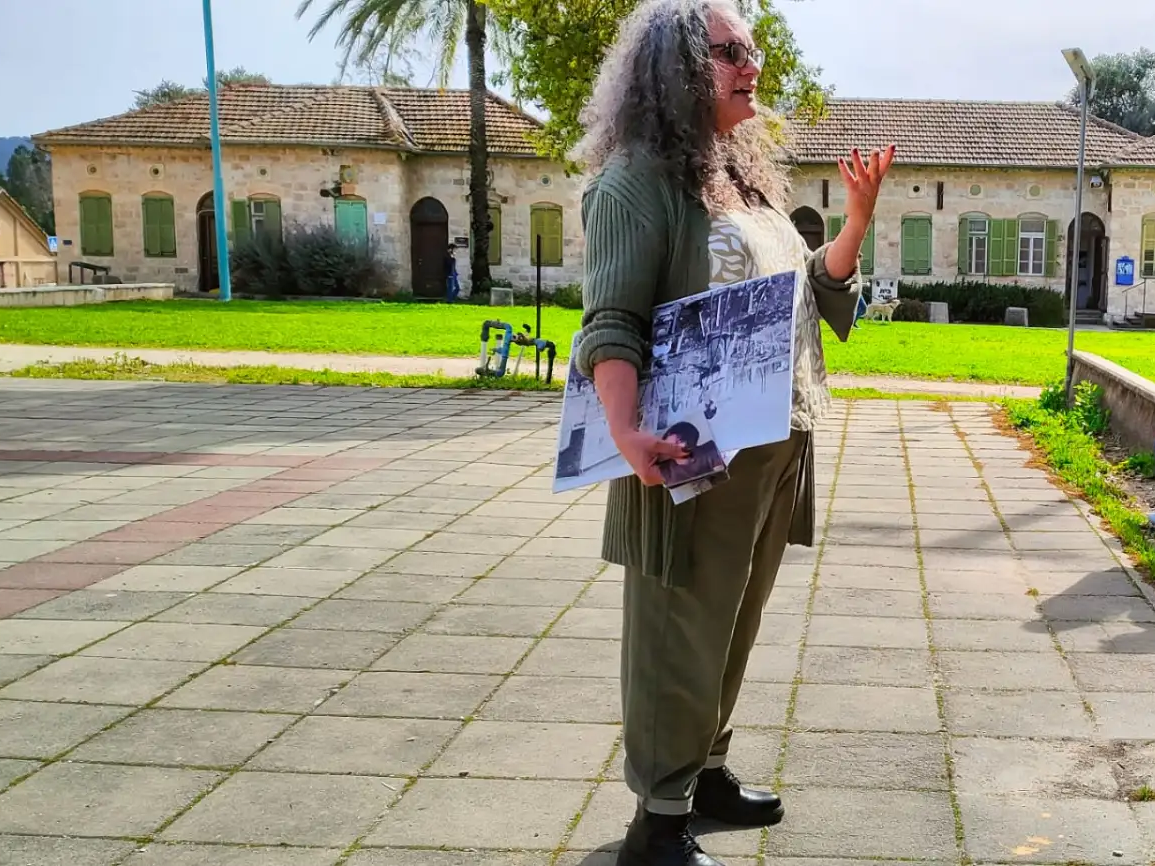 קצת עלינו || החצר הגדולה במרחביה