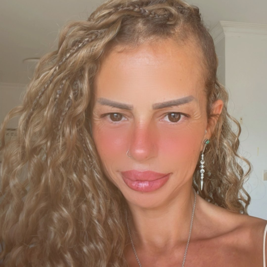 קצת עליי ליז אגם