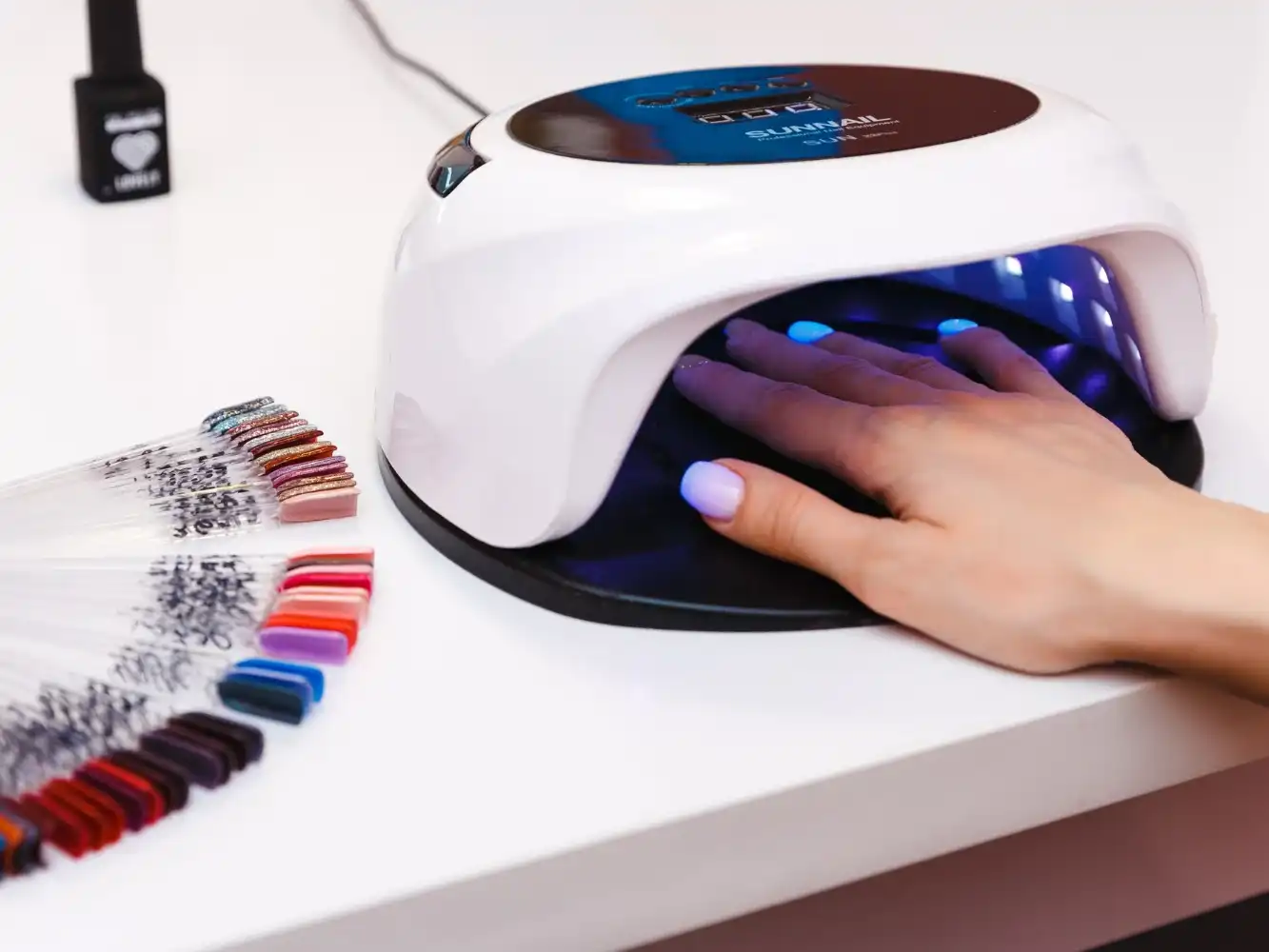 מניקור וג’ל