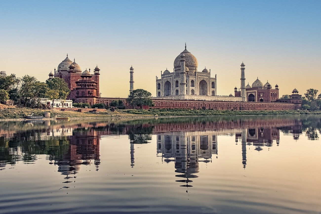 Canvas Print Taj Mahal From The River