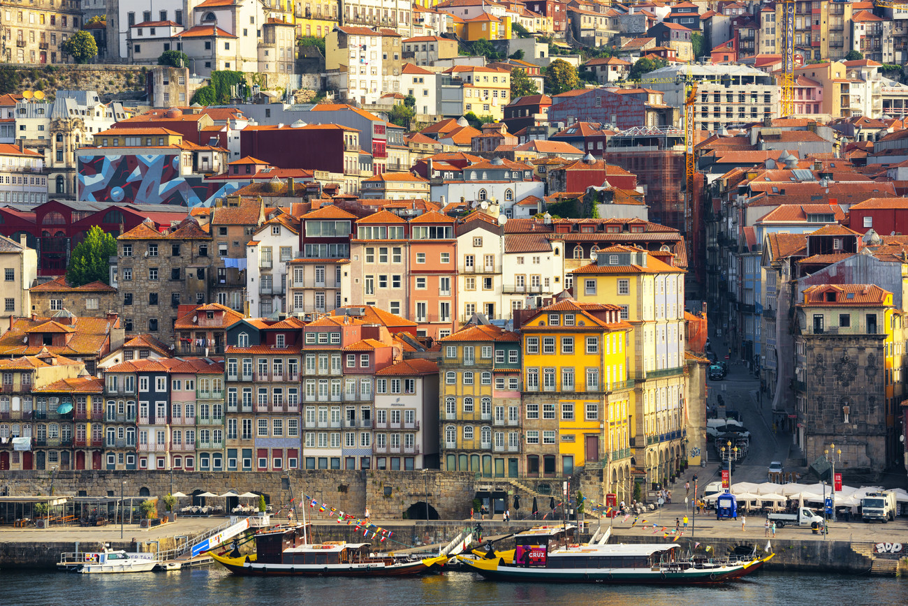 Porto The Beautiful Ribeira District at Sunrise | Julisteet, taideprintit,  seinämuraalit | Europosters