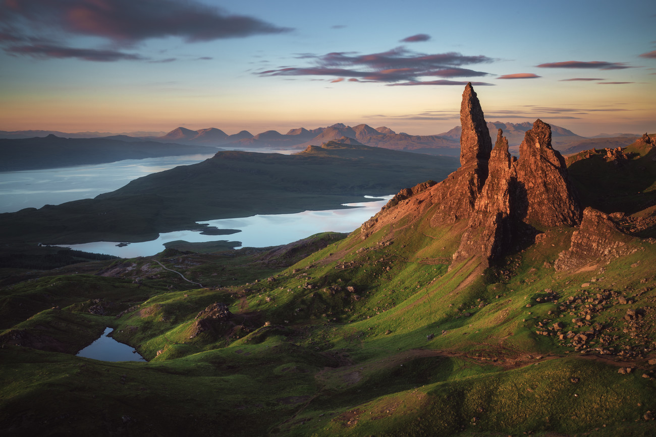 Umělecká fotografie Scotland - Old Man of Storr, Jean Claude Castor, (40 x 26.7 cm)