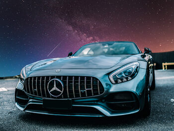 Tableau sur toile Racing Car with Night Sky Auto