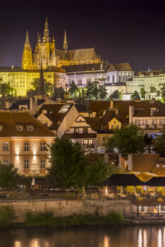 Umělecká fotografie Prague Castle and St. Vitus Cathedral at night
