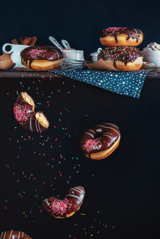 Umělecká fotografie Donuts from the top shelf