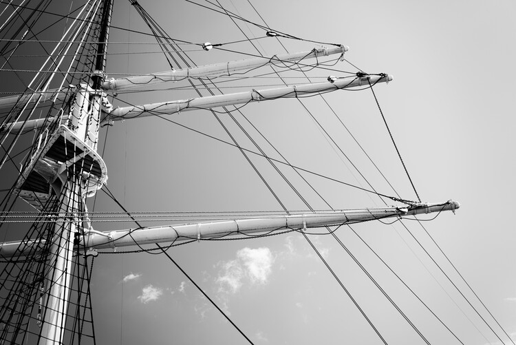Umělecká fotografie Tall ship mast in Black and White