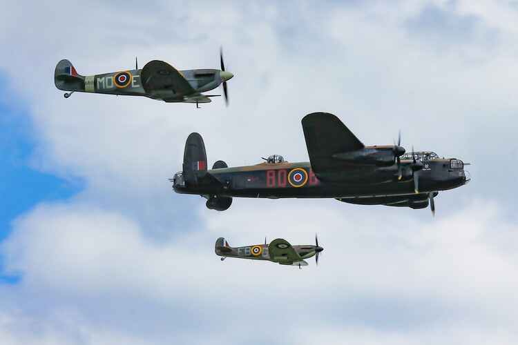 Kunstfotografie BBMF Lancaster Bomber and Spitfires