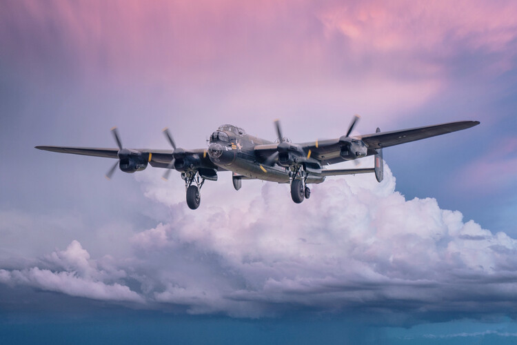Kunstfotografie Lancaster Bomber sunset landing