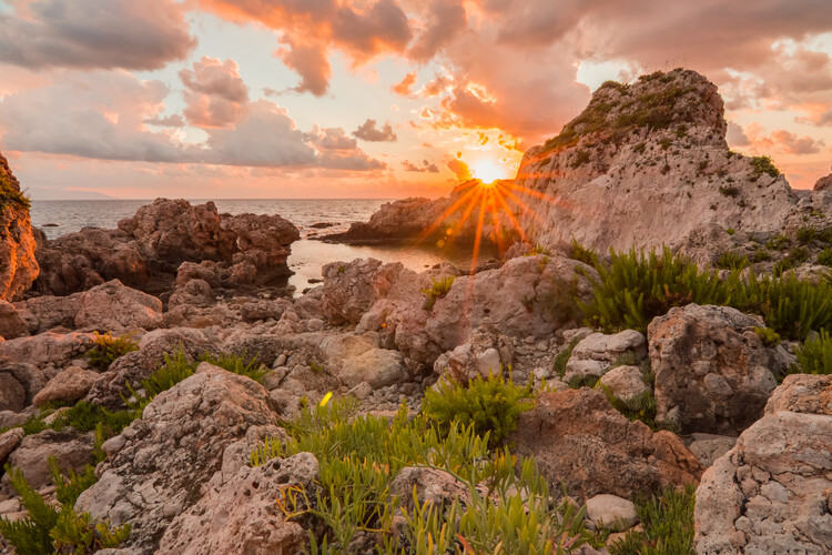 Konstfotografering Sunset between the rocks