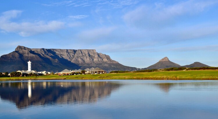 Valokuvataide Lagoon with Lighthouse and Table Mountain