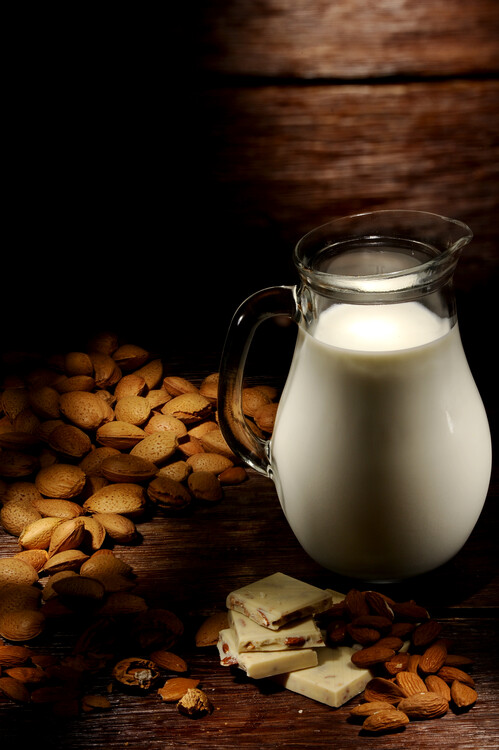 Photographie artistique Breakfast with almonds and milk