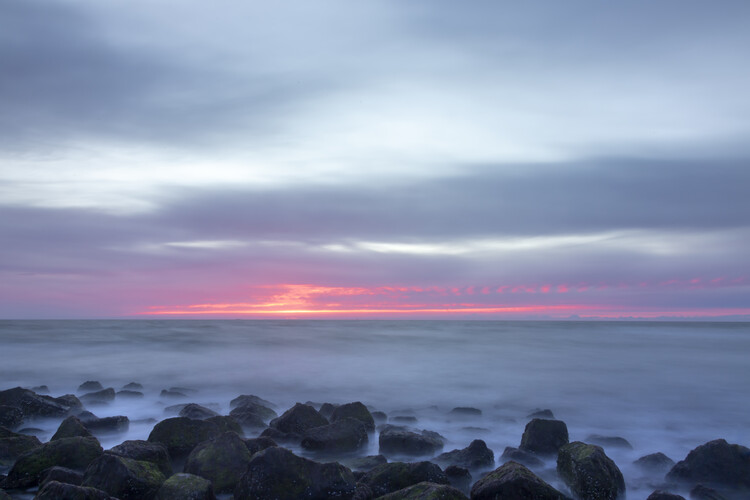 Művészeti fotózás sunset and sea with pink colors