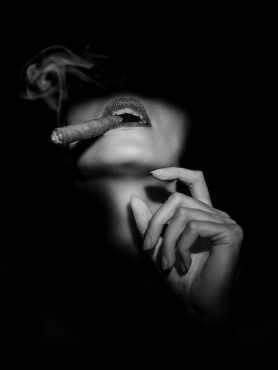 Fotografia artistica Woman with a cigar