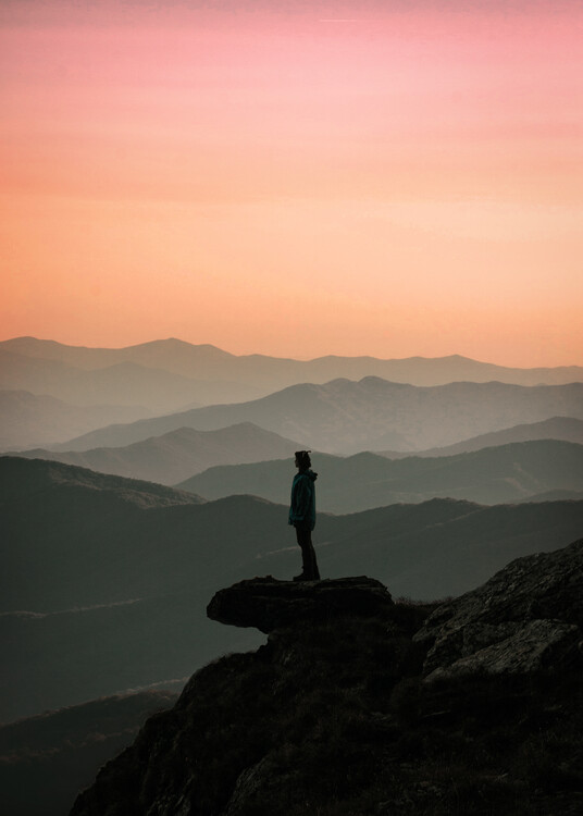 Illustration Isolated mountain peak at sunset