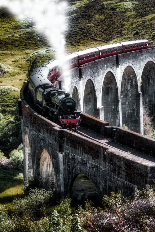 Umělecká fotografie Jacobite Express on Glenfinnan Viaduct in Scotland